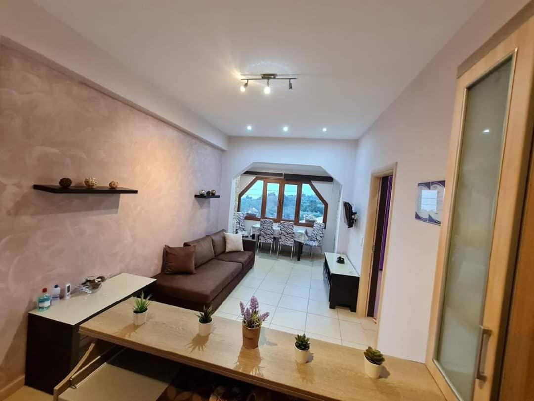 Paramonas  Loukia'S Studios And Apartments מראה חיצוני תמונה