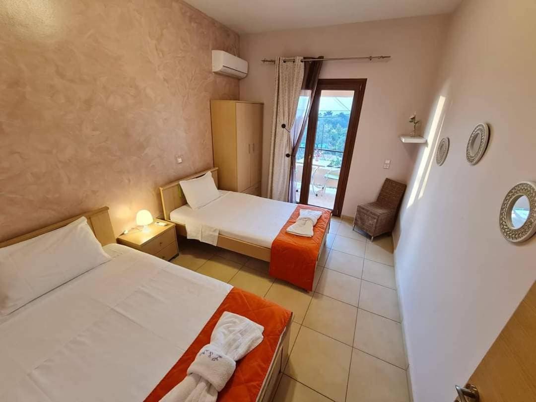 Paramonas  Loukia'S Studios And Apartments מראה חיצוני תמונה